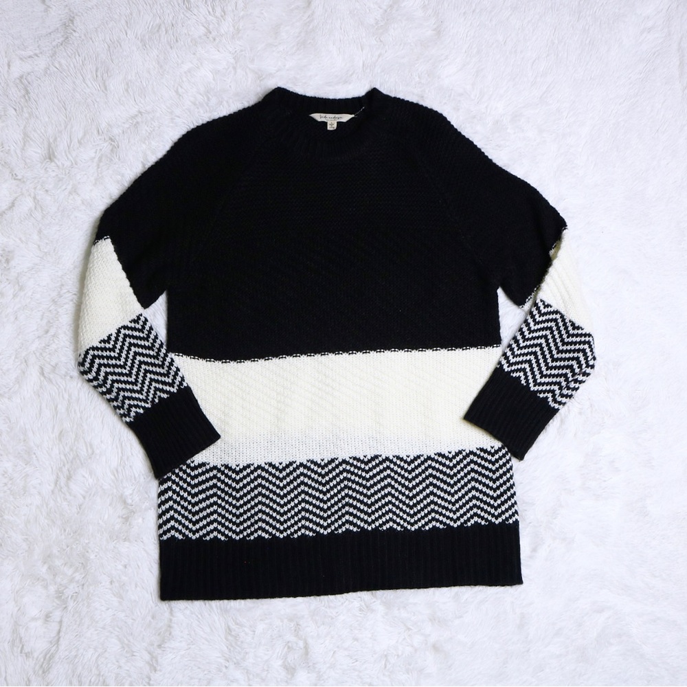 LINDA ANDERSON Black & White Acrylic Fall Striped Sweater